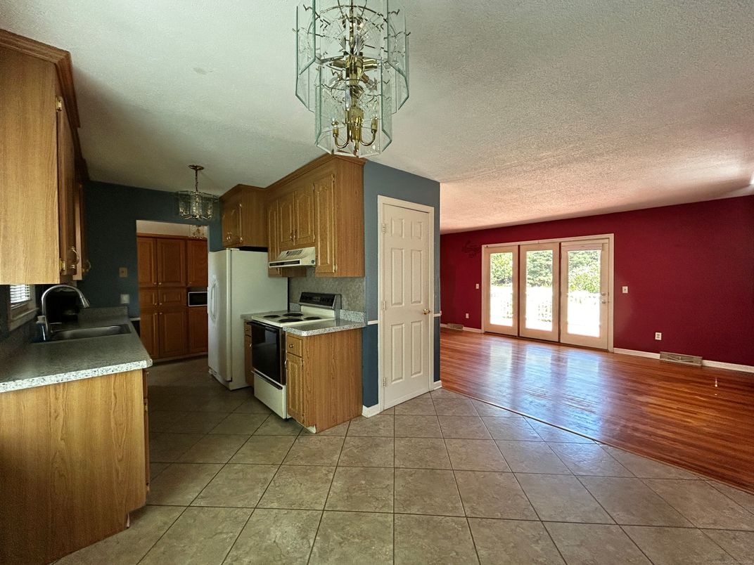Chandelier, Interior, Kitchen, Wood Texture Flooring