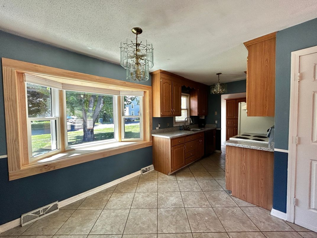 Chandelier, Interior, Kitchen