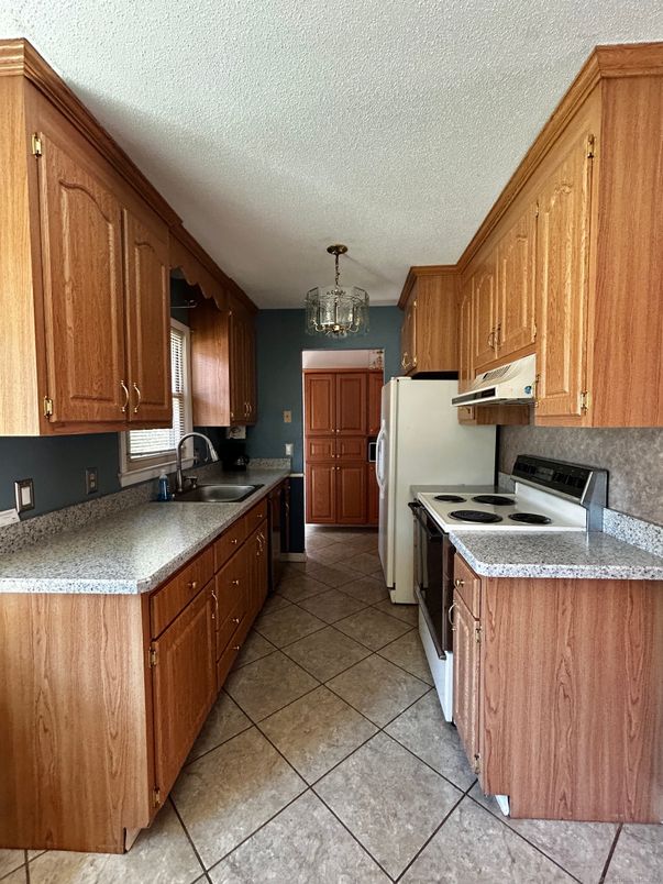 Chandelier, Interior, Kitchen