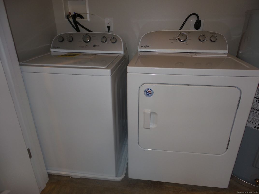 Interior, Utility Closets, Washer, Wood Texture Flooring