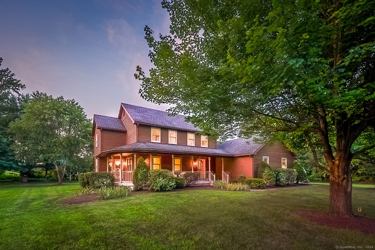 Backyard, Exterior, Facade, Queen Anne Victorian