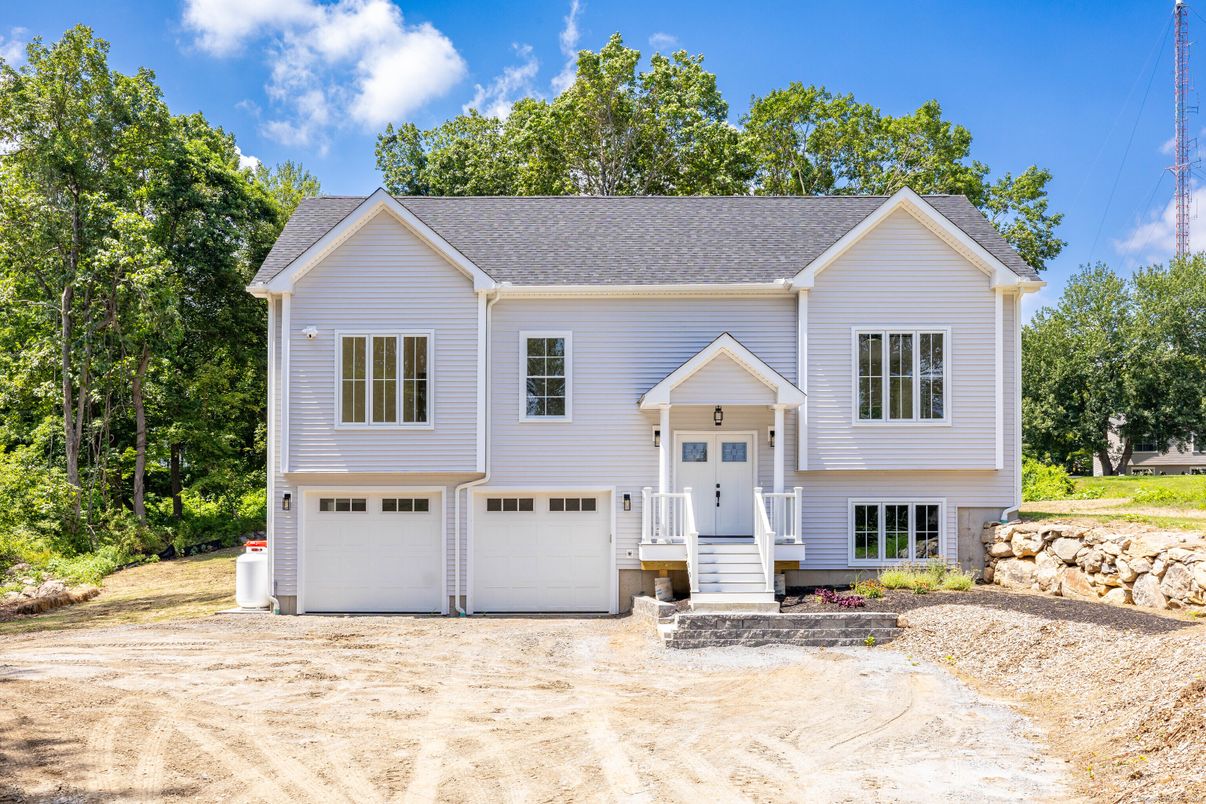 Attached, Exterior, Facade, Raised Ranch