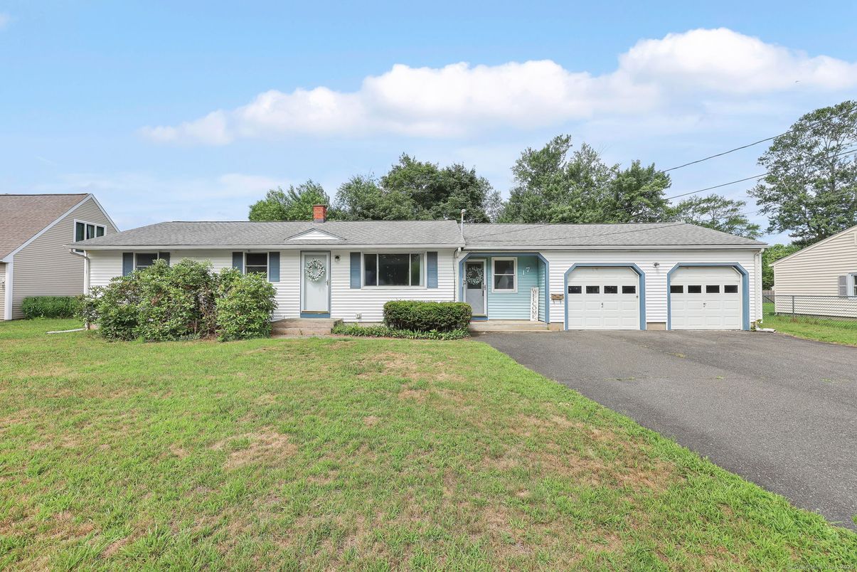 Attached, Exterior, Facade, Ranch