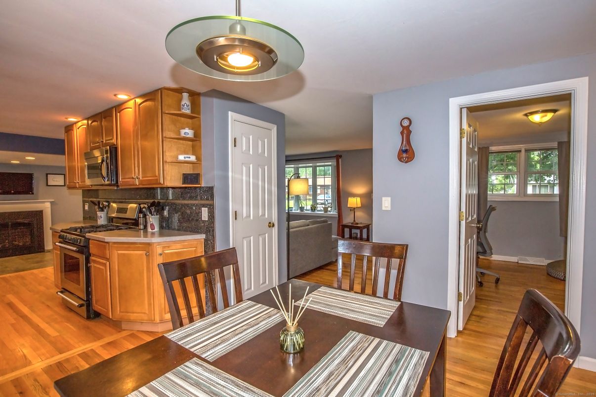 Dining room, Interior, Kitchen, Recessed Lighting, Wood Texture Flooring