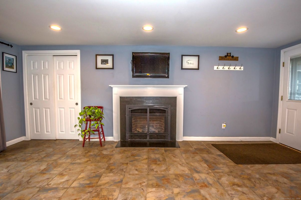 Empty room, Fireplace, Interior, Recessed Lighting