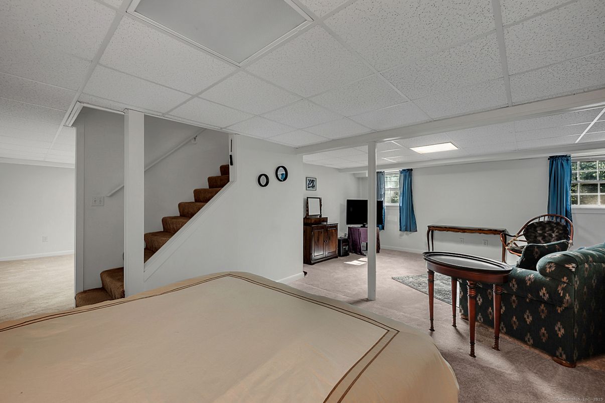 Interior, Piano