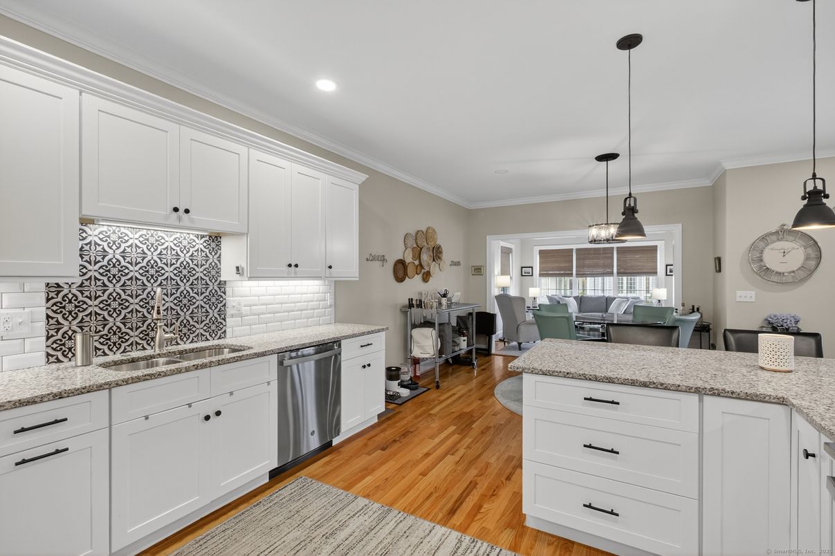 Dining room, Interior, Kitchen, Pendant Lights, Recessed Lighting, Wood Texture Flooring