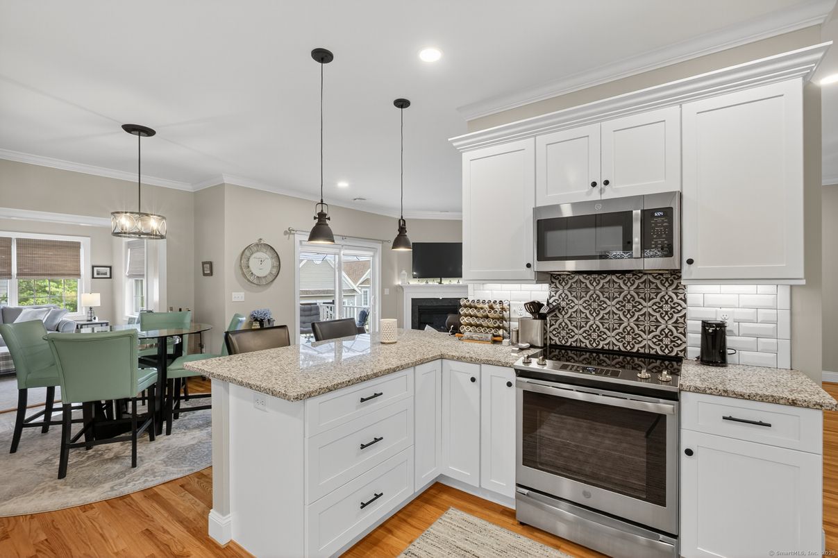 Dining room, Interior, Kitchen, Pendant Lights, Recessed Lighting, Stainless Steel Appliances, Wood Texture Flooring