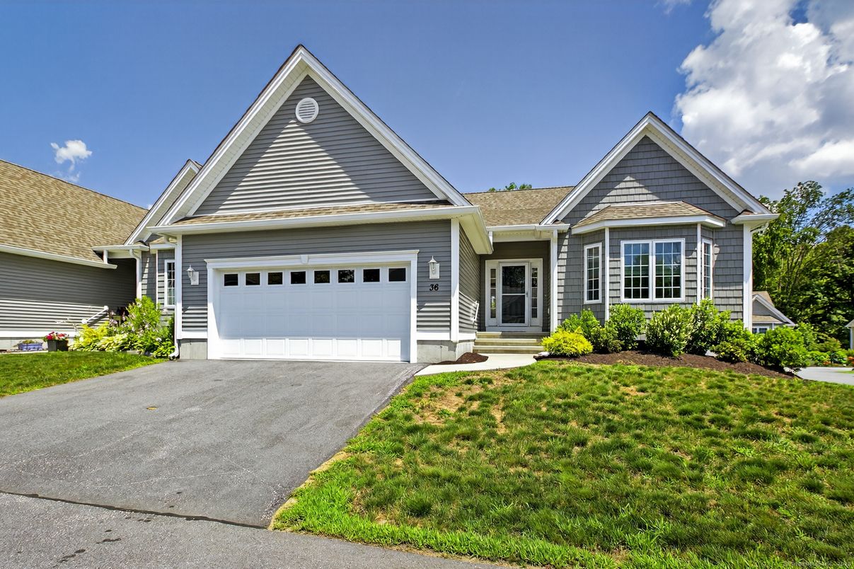 Attached, Exterior, Facade, American Craftsman