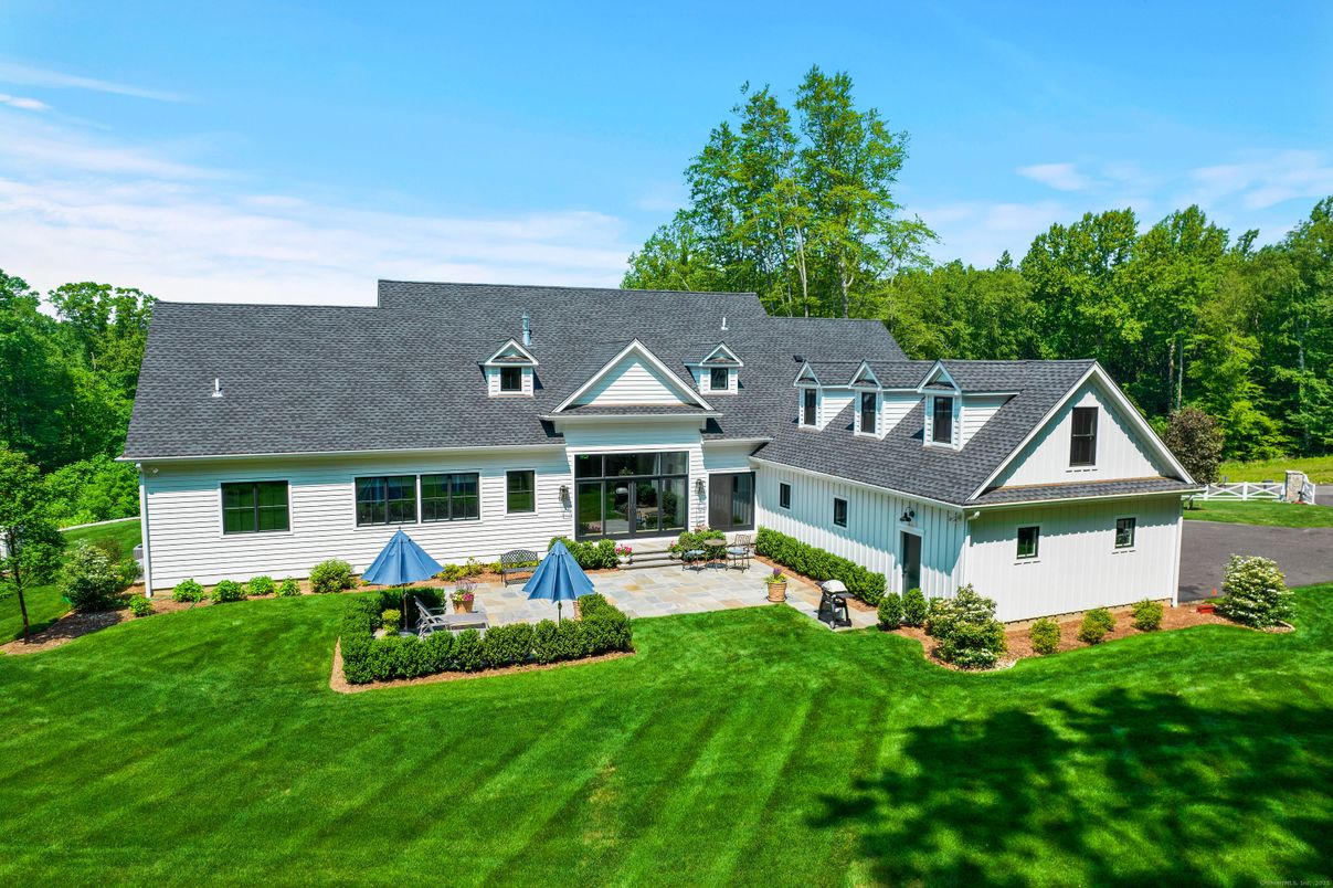 Backyard, Exterior, Facade, Cape Cod