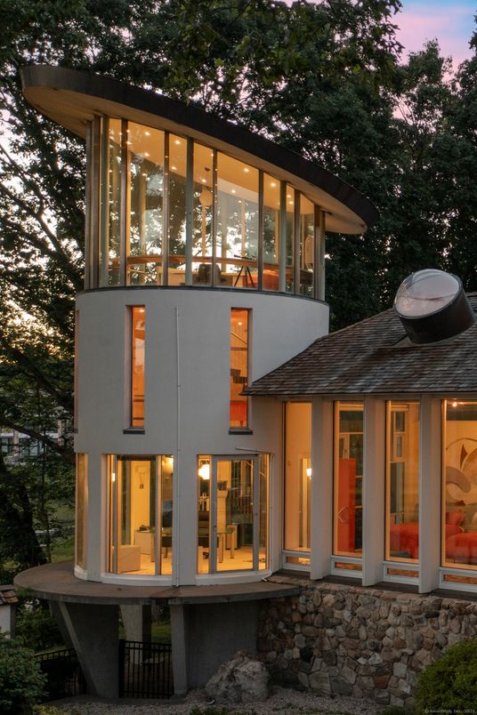 Exterior, Facade, Modern