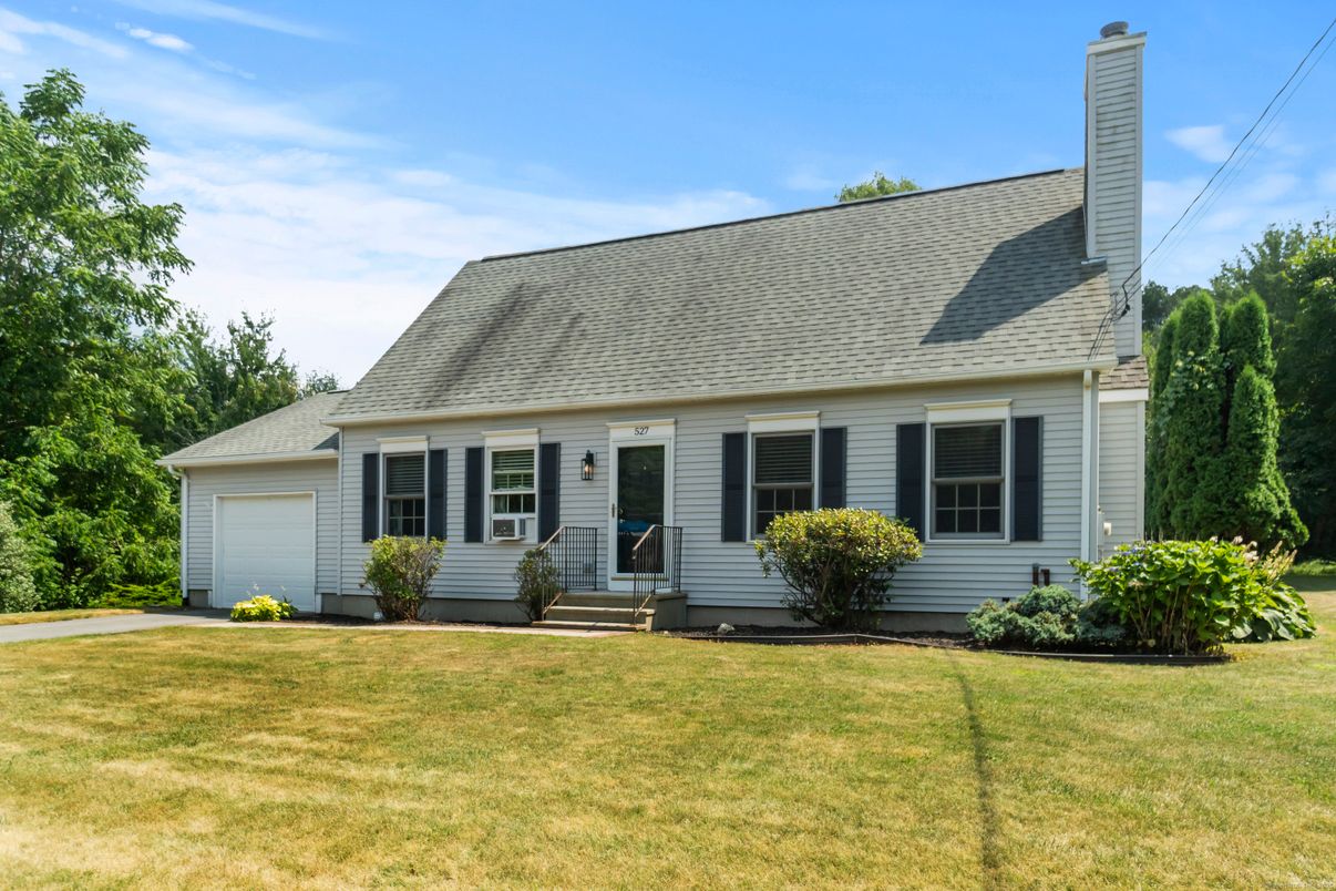 Attached, Exterior, Facade, Cape Cod