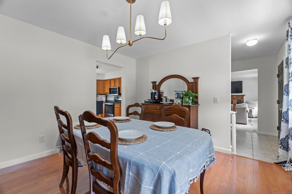 Chandelier, Dining room, Interior, Kitchen, Stainless Steel Appliances, Wood Texture Flooring
