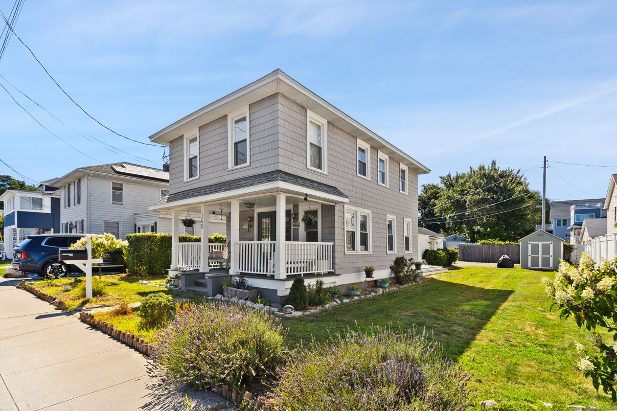 Exterior, Facade, Queen Anne Victorian