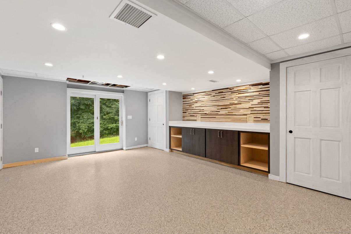 Empty room, Interior, Recessed Lighting