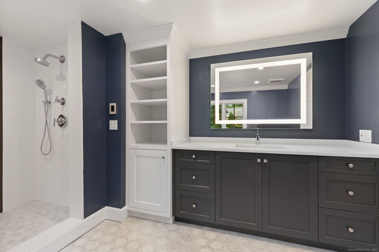 Bathroom, Interior, Recessed Lighting
