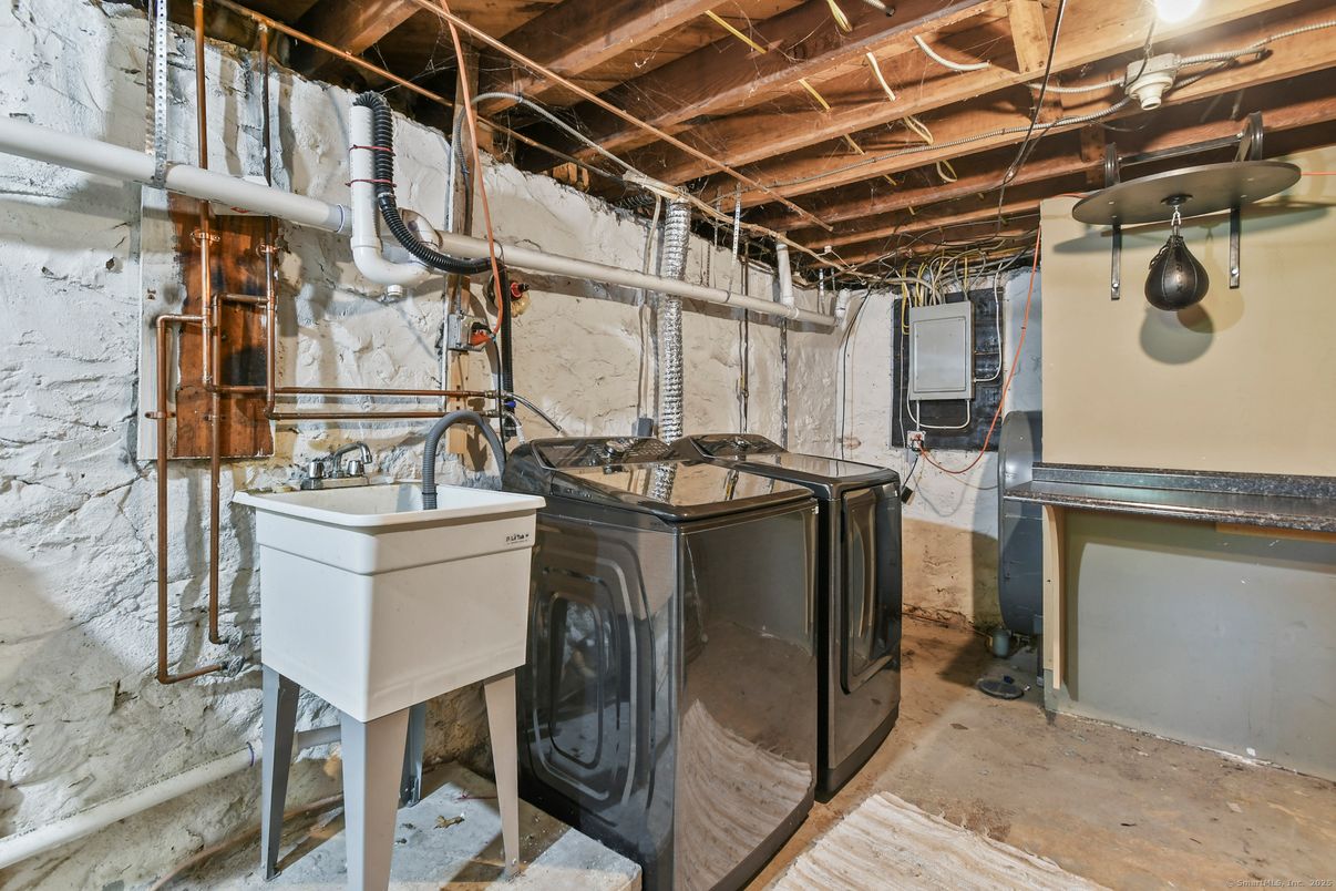 Interior, Washer, Wooden Beams