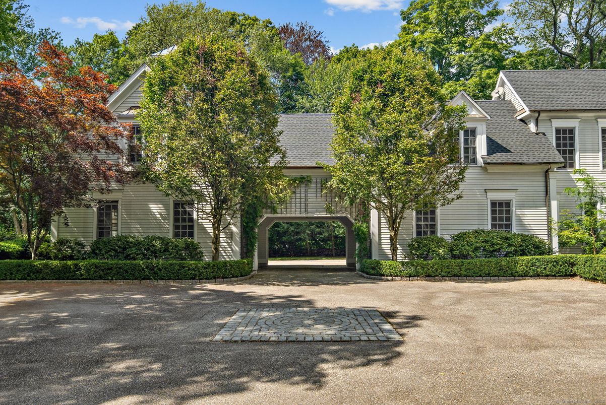Backyard, Exterior, Facade, Queen Anne Victorian
