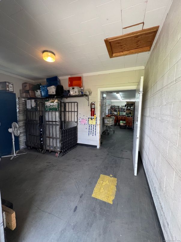 Garage, Interior, Stone Walls