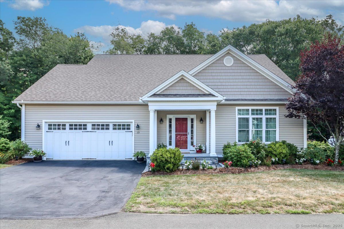 Attached, Exterior, Facade, Ranch