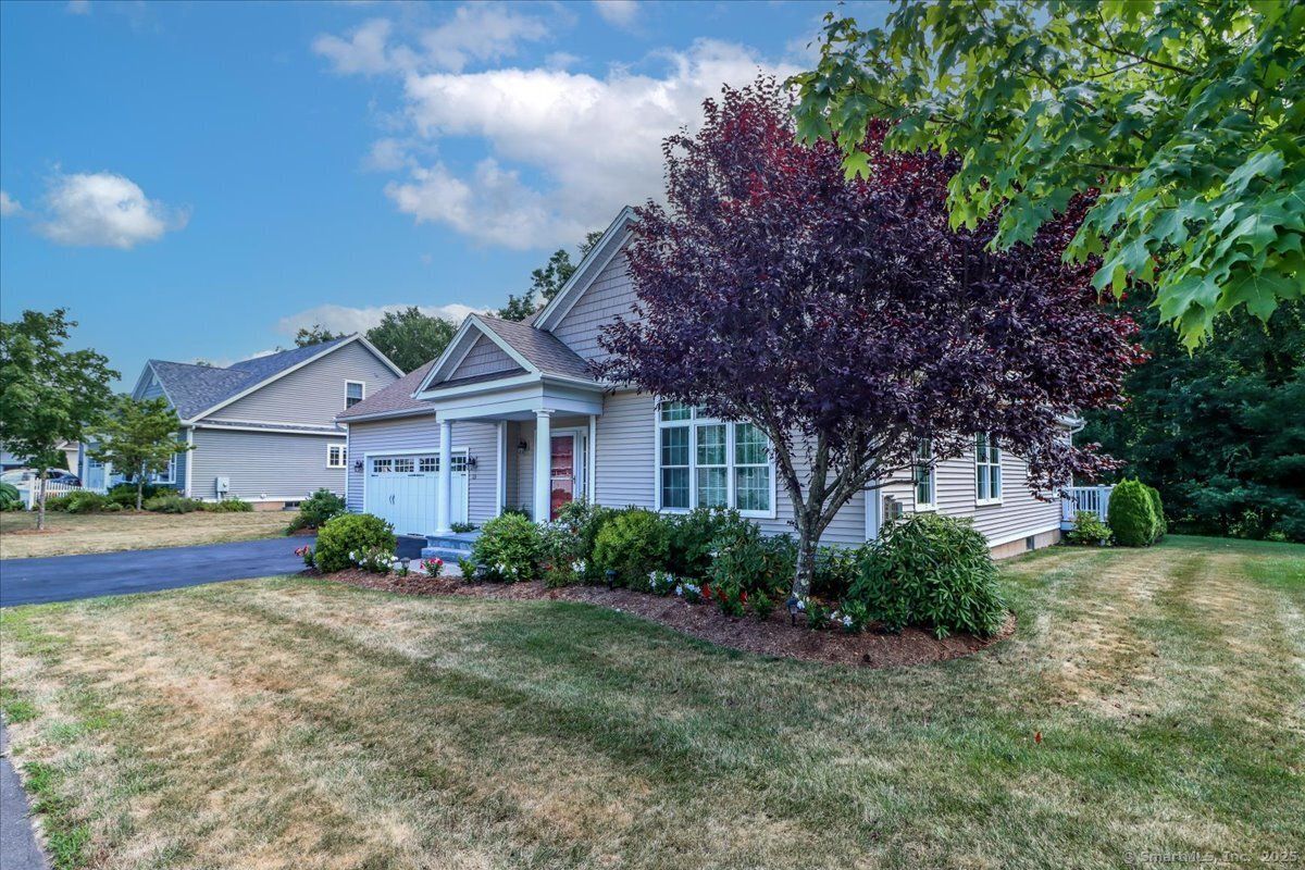 Attached, Backyard, Exterior, Facade, Queen Anne Victorian