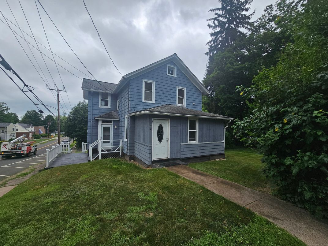 Exterior, Facade, Queen Anne Victorian