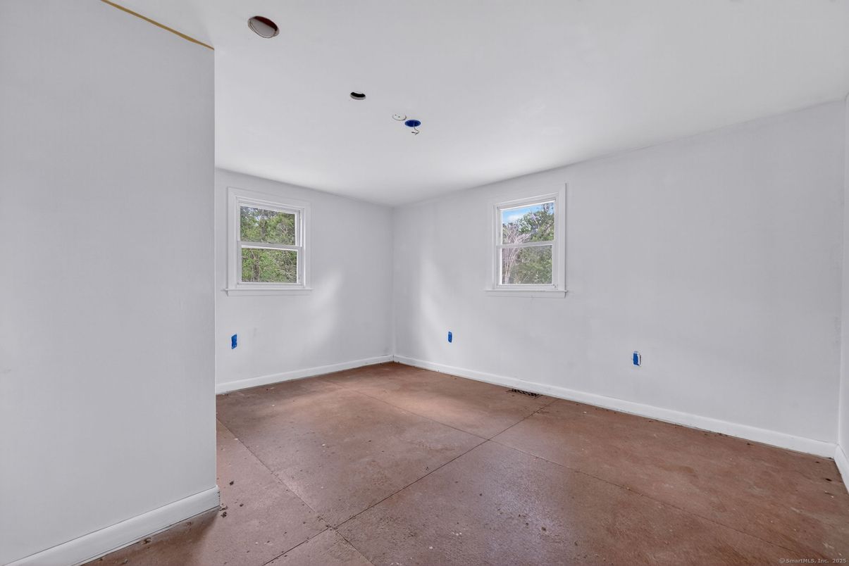 Empty room, Interior