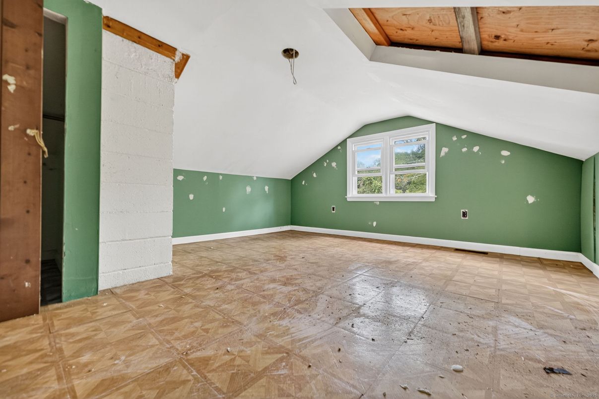 Empty room, Interior, Wooden Beams