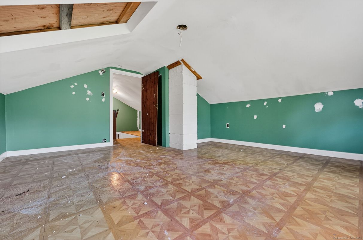 Empty room, Interior, Wooden Beams