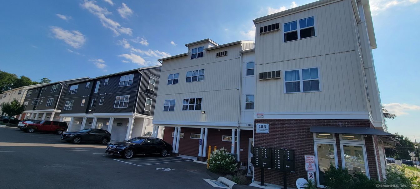 Exterior, Facade, Brick Facade, Rowhouse