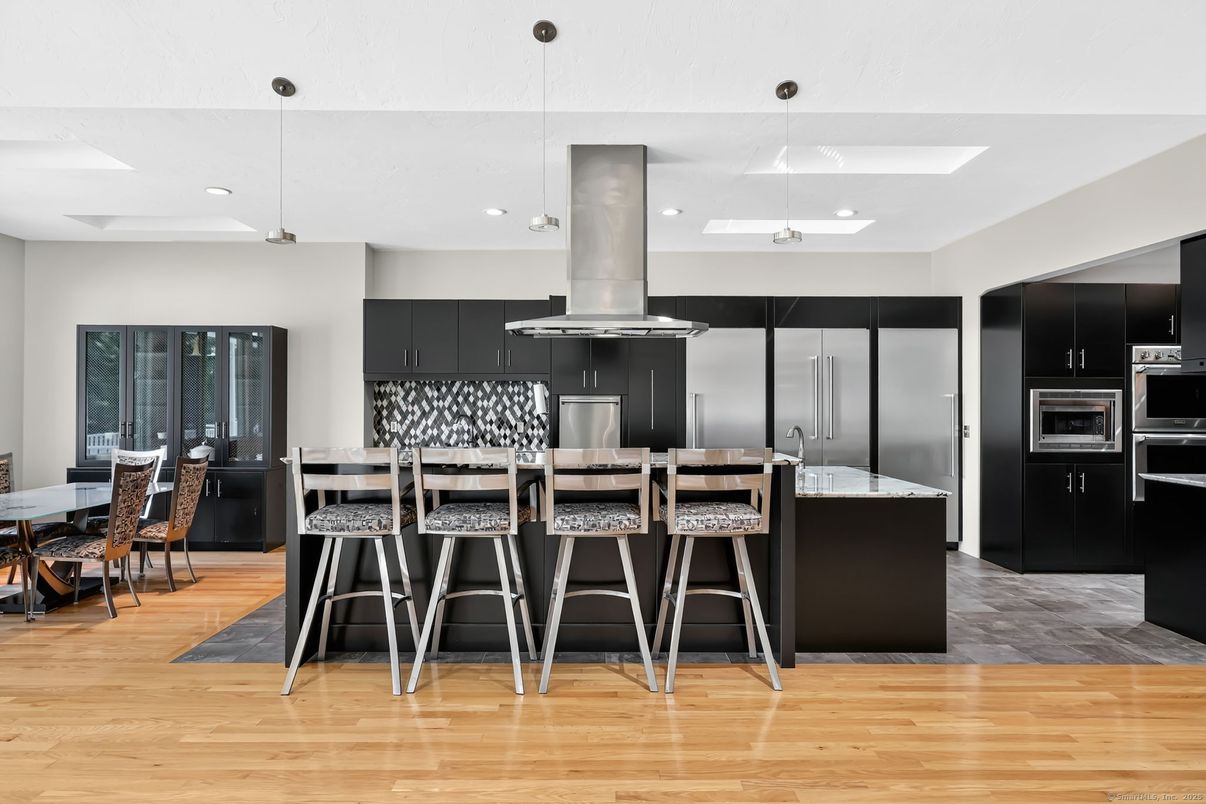Dining room, Interior, Kitchen, Pendant Lights, Recessed Lighting, Stainless Steel Appliances, Wood Texture Flooring