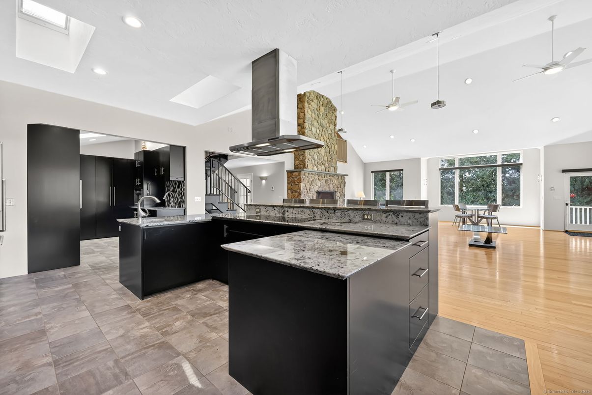 Dining room, Interior, Kitchen, Pendant Lights, Recessed Lighting, Wood Texture Flooring