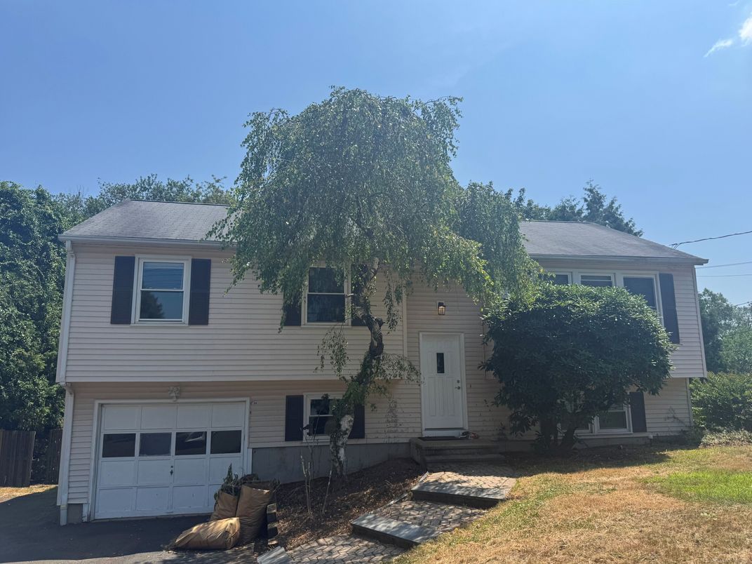 Attached, Exterior, Facade, Split Level