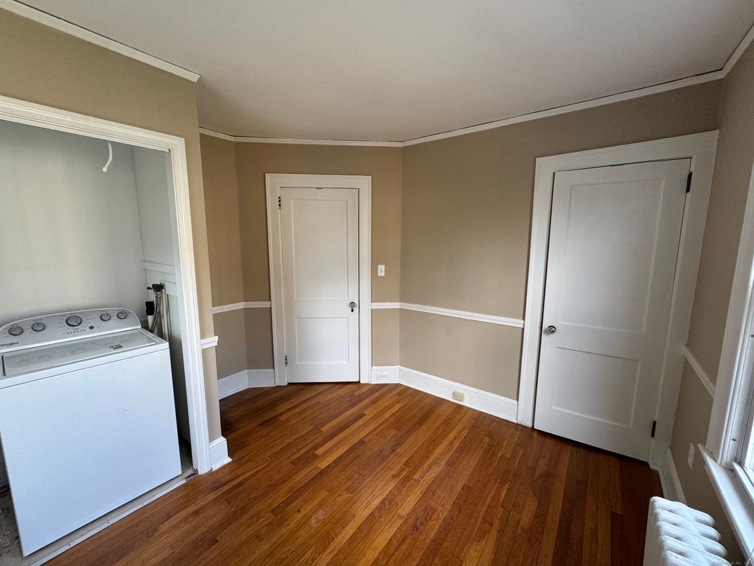 Interior, Utility Closets, Washer, Wood Texture Flooring