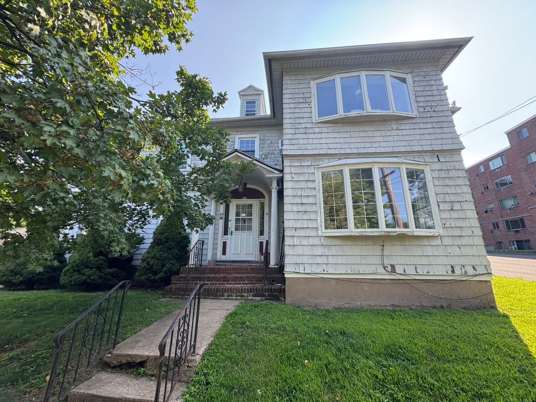 Exterior, Facade, American Foursquare