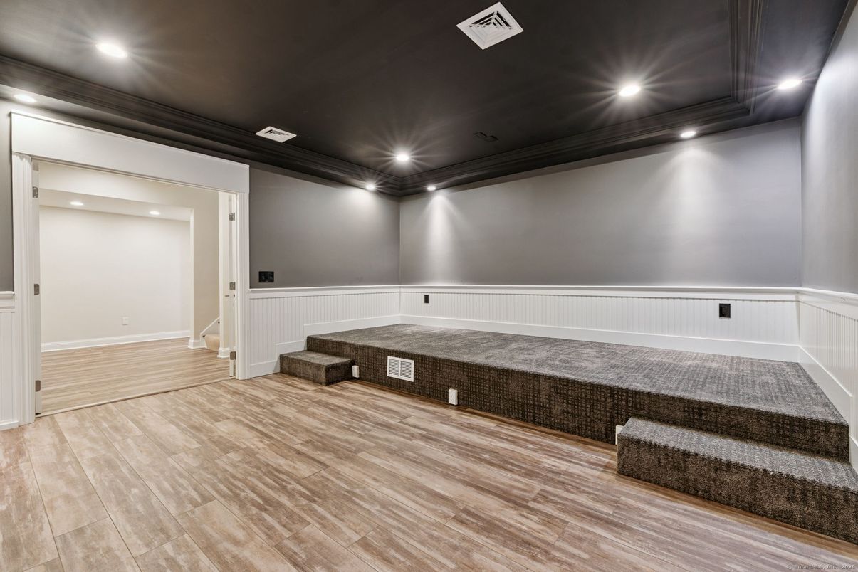 Interior, Recessed Lighting, Wood Texture Flooring