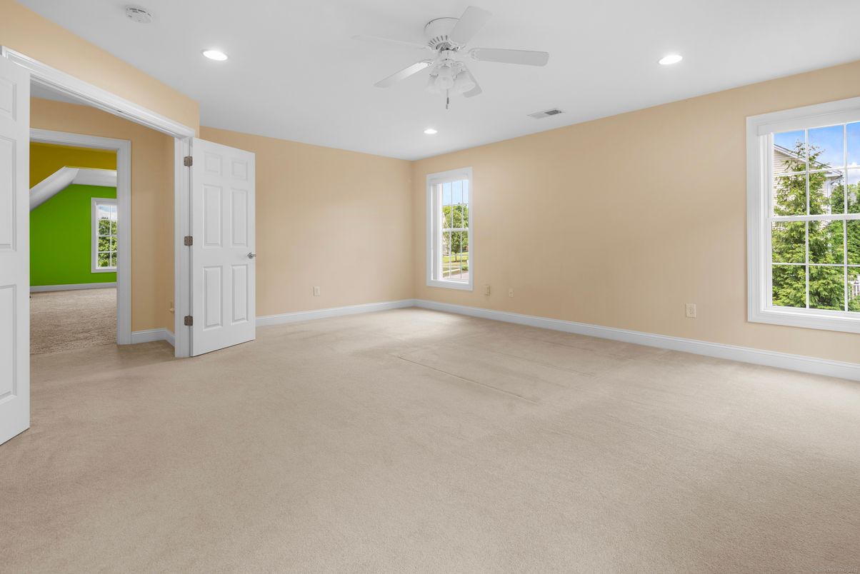 Empty room, Interior, Recessed Lighting