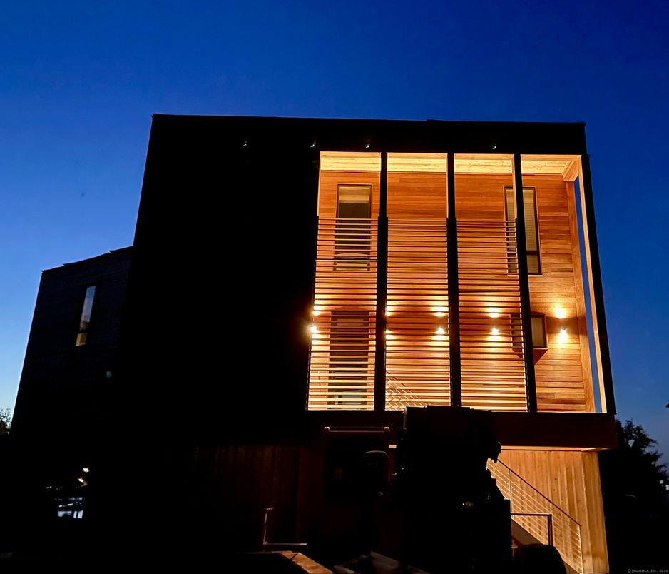 Exterior, Facade, Modern
