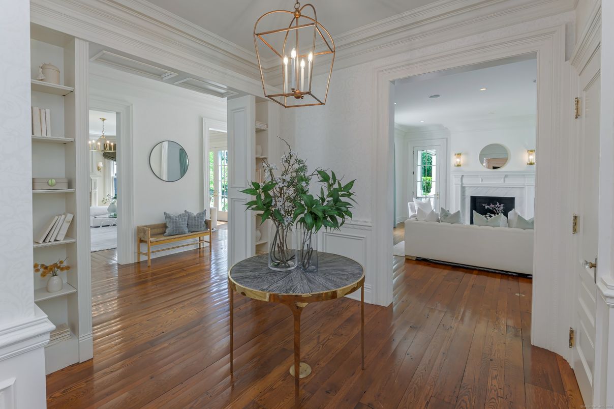 Fireplace, Interior, Living room, Pendant Lights, Recessed Lighting, Wood Texture Flooring