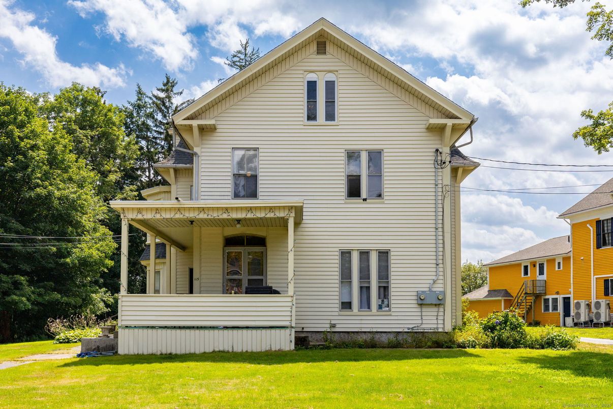 Backyard, Exterior, Facade, Queen Anne Victorian