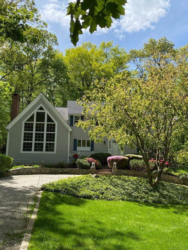 Exterior, Facade, Ranch