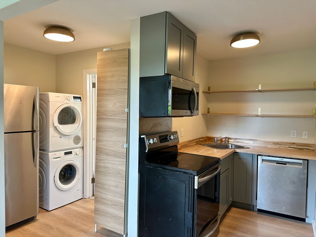 Interior, Kitchen, Utility Closets, Washer, Wood Texture Flooring