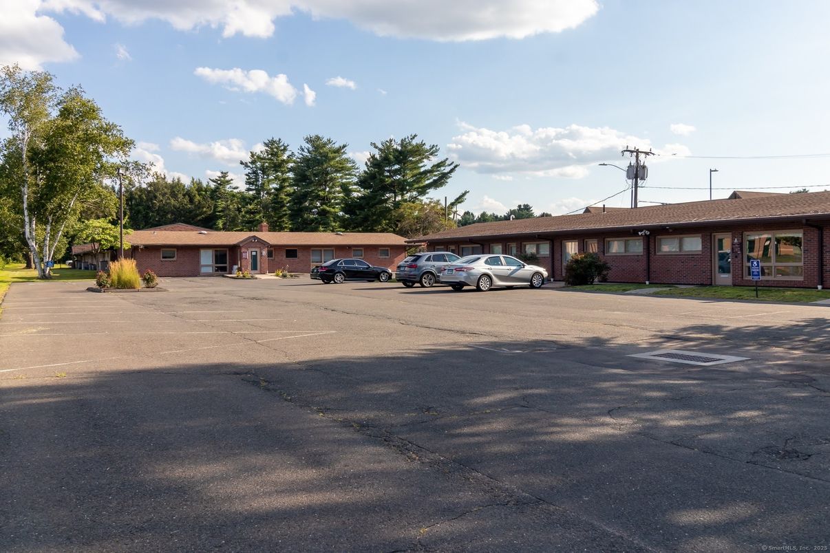 Exterior, Facade, Brick Facade, Ranch