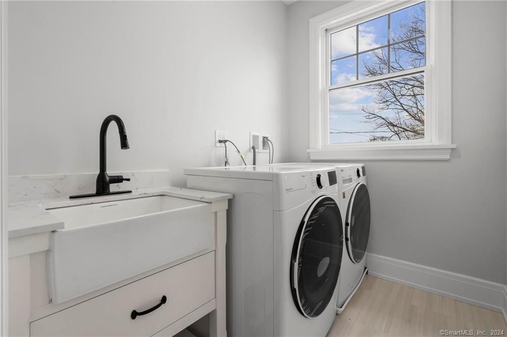 Interior, Washer, Wood Texture Flooring