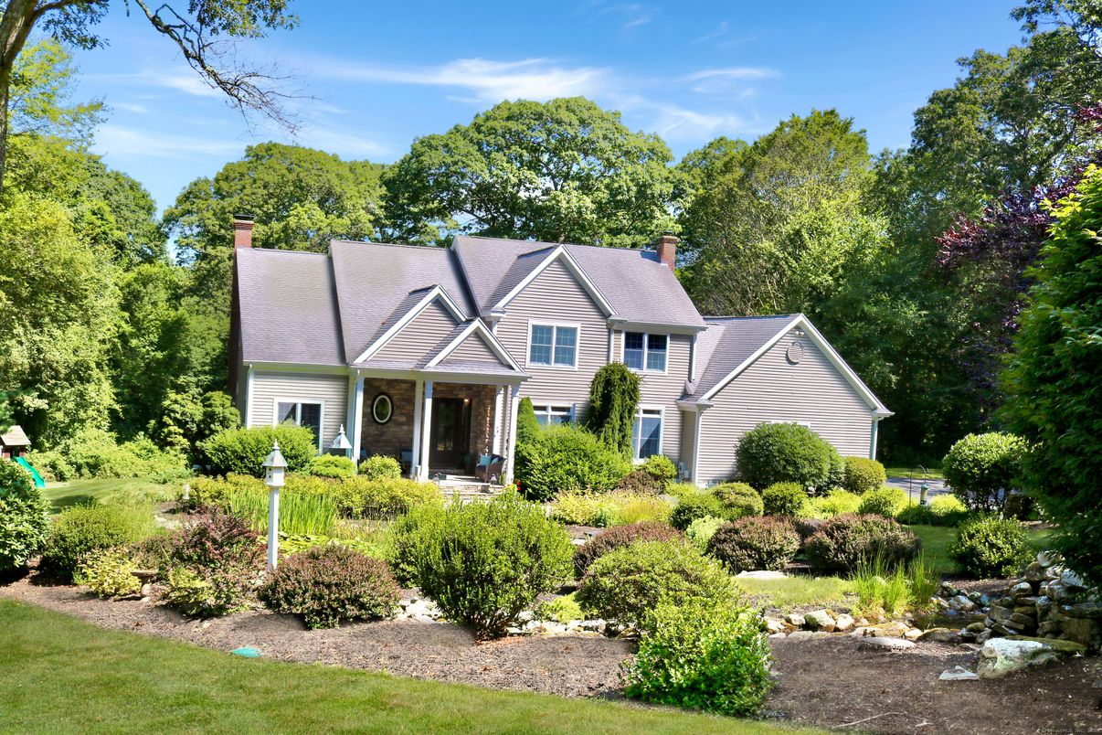Backyard, Exterior, Facade, Queen Anne Victorian