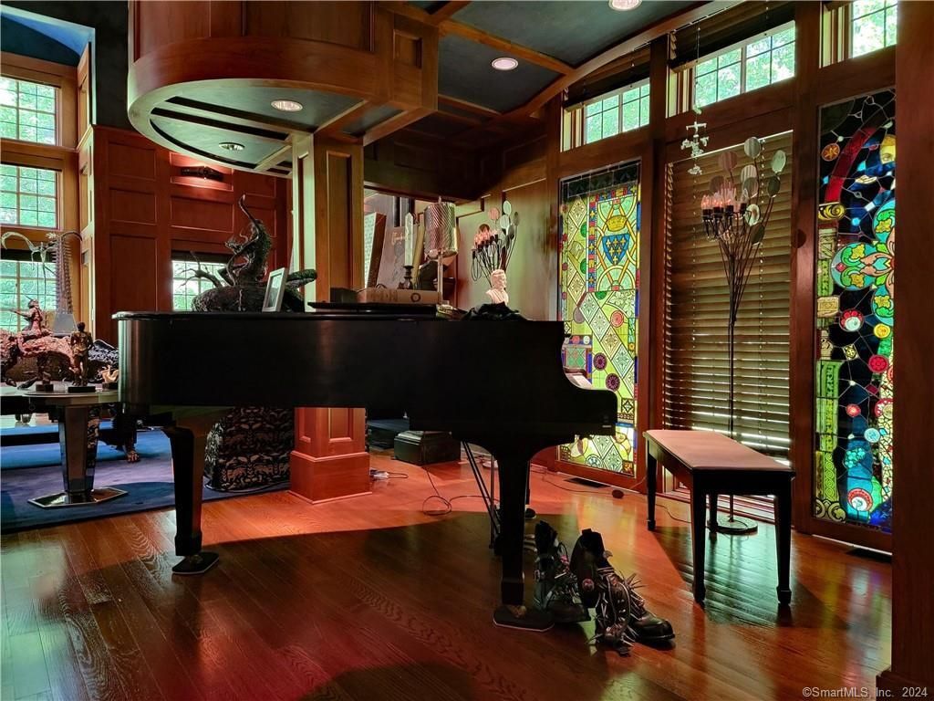 Interior, Piano, Recessed Lighting, Wood Texture Flooring