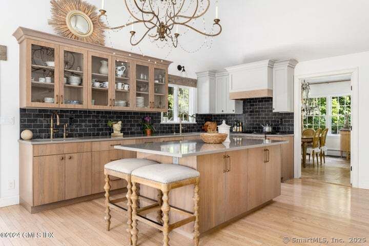 Chandelier, Interior, Kitchen, Wood Texture Flooring