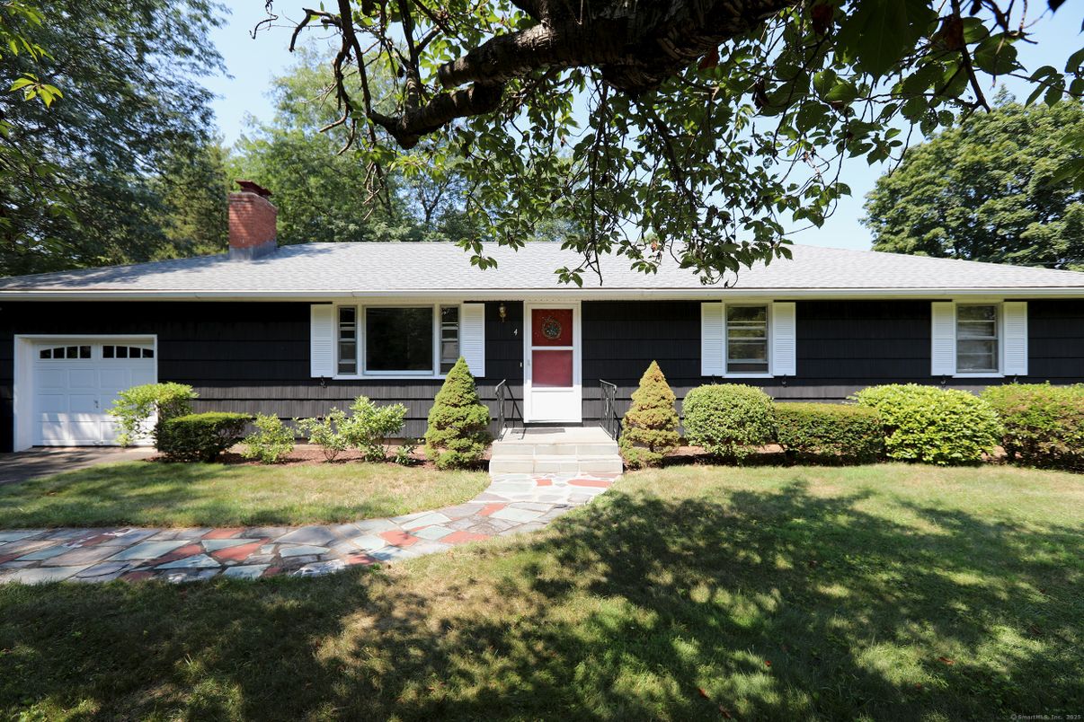 Attached, Exterior, Facade, Ranch