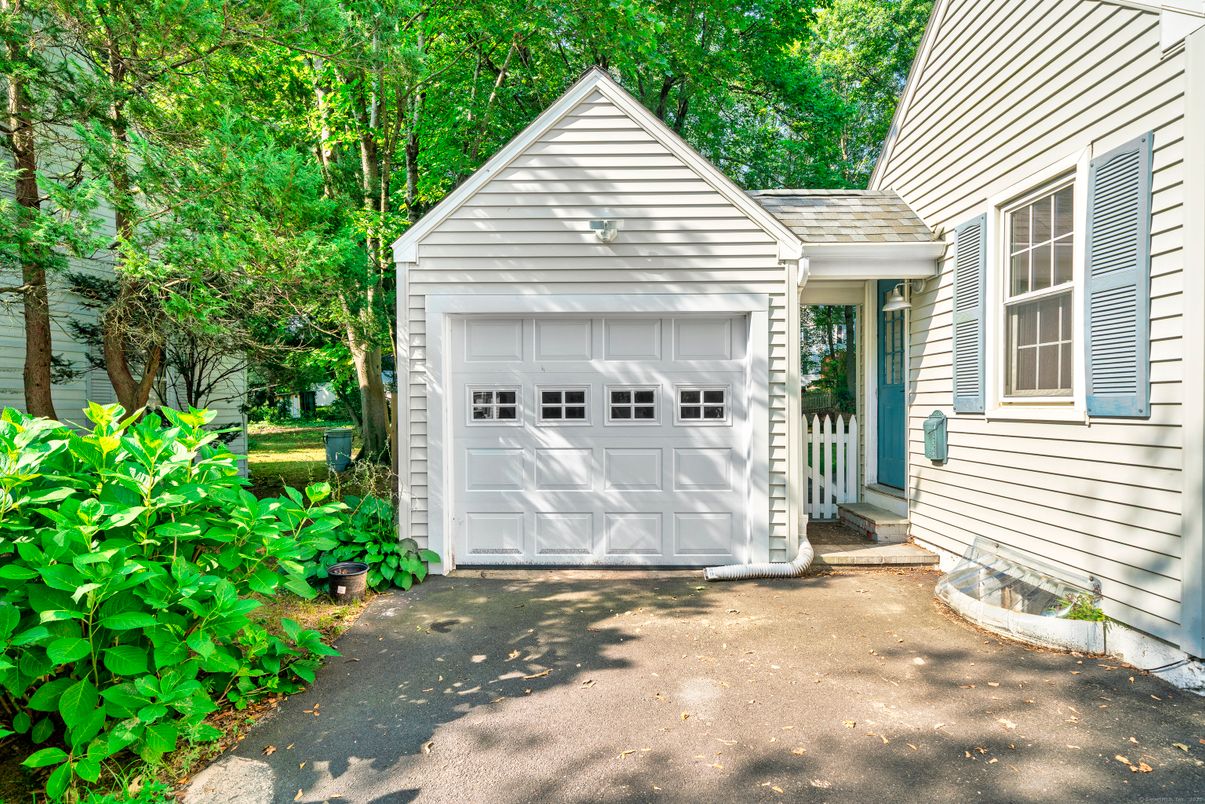 Detached Garage, Exterior