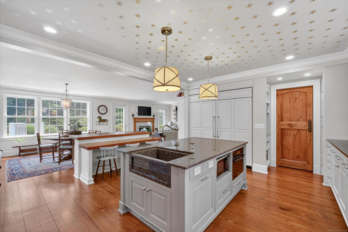 Dining room, Interior, Kitchen, Pendant Lights, Recessed Lighting, Wood Texture Flooring